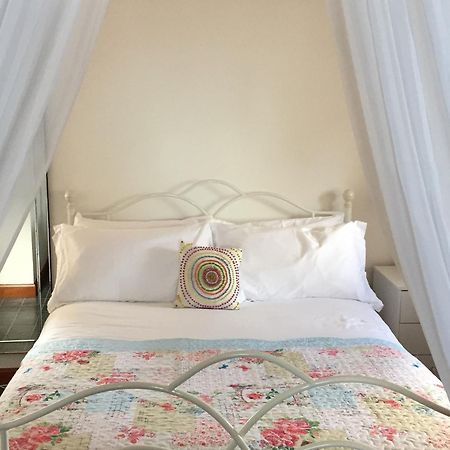 Pew With A View - Seafront Cottages Sandhaven Room photo